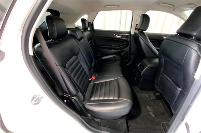 Photo of 2022 Oxford White Ford Edge