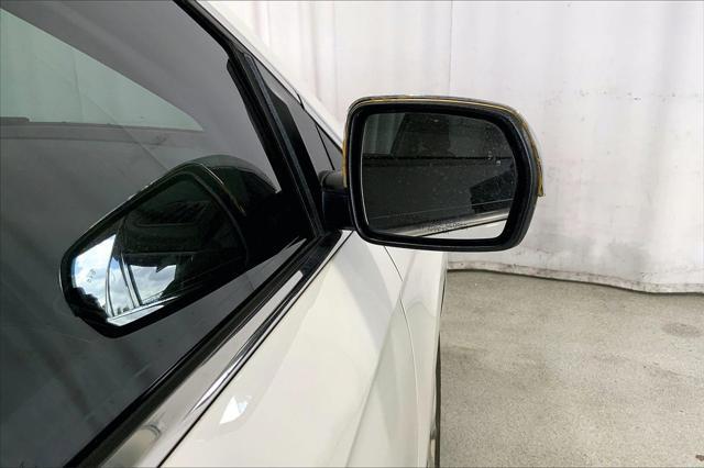 Photo of 2022 Oxford White Ford Edge