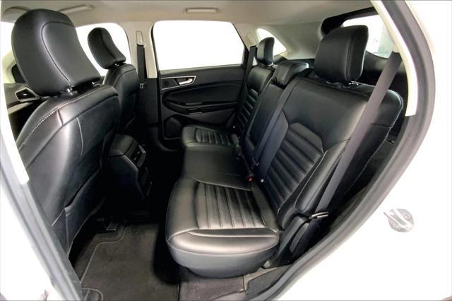 Photo of 2022 Oxford White Ford Edge
