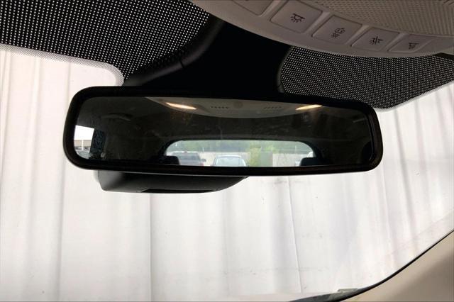 Photo of 2022 Oxford White Ford Edge
