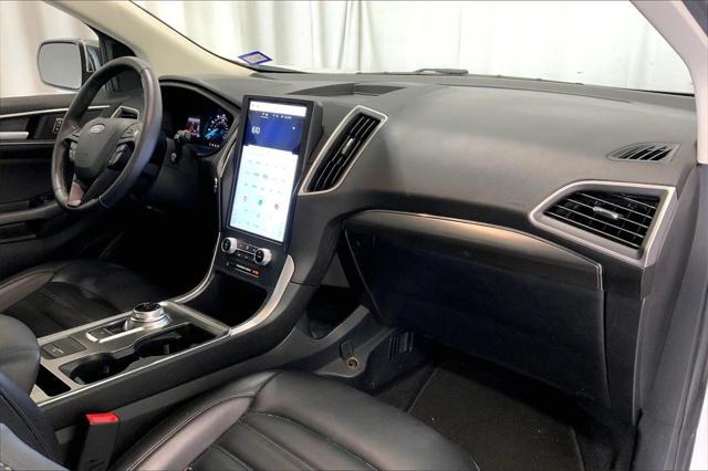 Photo of 2022 Oxford White Ford Edge