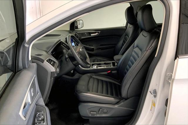 Photo of 2022 Oxford White Ford Edge