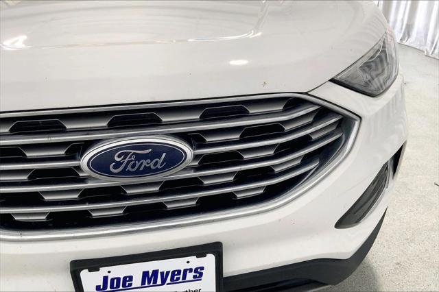 Photo of 2022 Oxford White Ford Edge