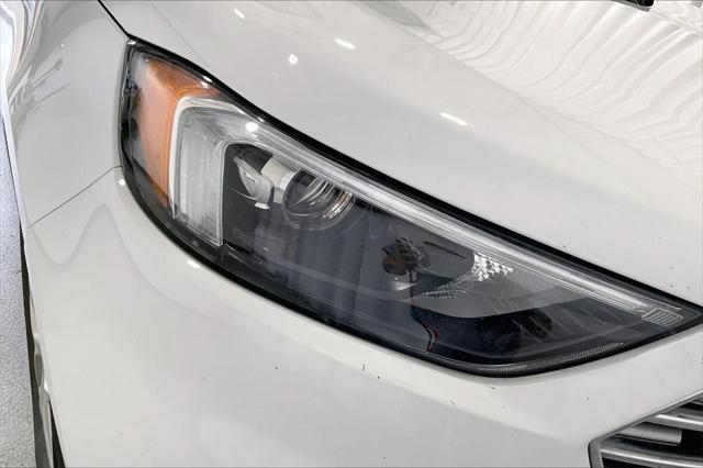 Photo of 2022 Oxford White Ford Edge