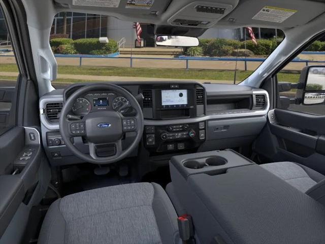 Photo of 2025 Oxford White Ford F-350