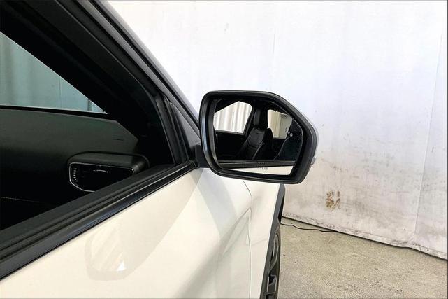 Photo of 2023 Star White Metallic Tri-Coat Ford Explorer