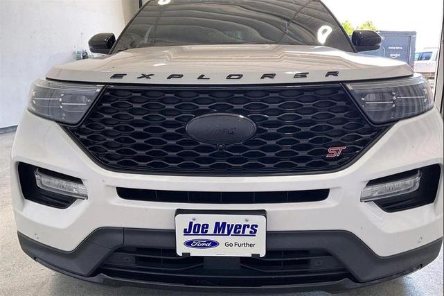 Photo of 2023 Star White Metallic Tri-Coat Ford Explorer