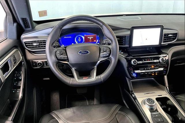 Photo of 2023 Star White Metallic Tri-Coat Ford Explorer