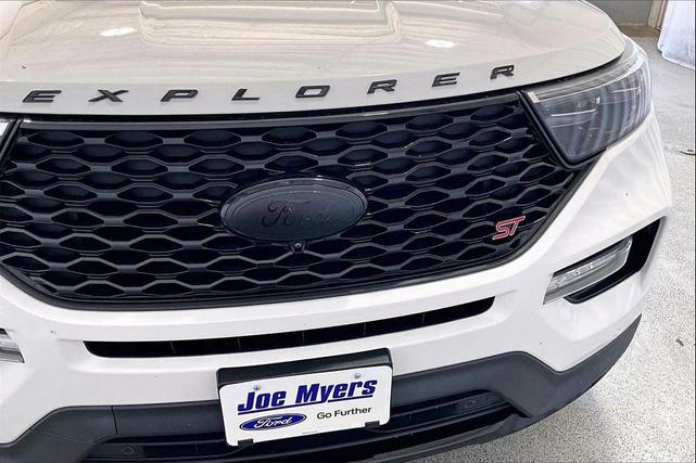 Photo of 2023 Star White Metallic Tri-Coat Ford Explorer
