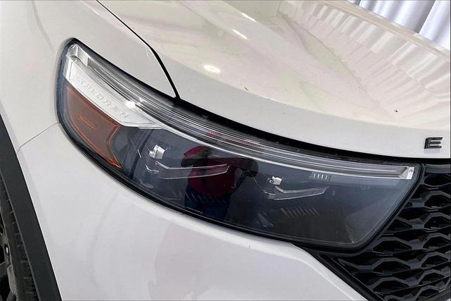 Photo of 2023 Star White Metallic Tri-Coat Ford Explorer