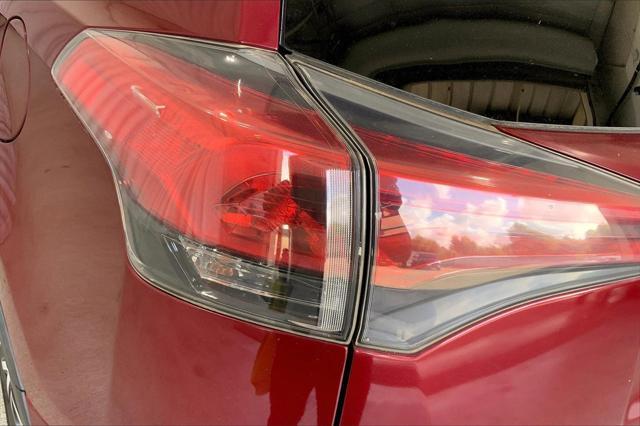 Photo of 2018 Ruby Flare Pearl Toyota RAV4
