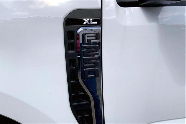 Photo of 2025 Oxford White Ford F-250