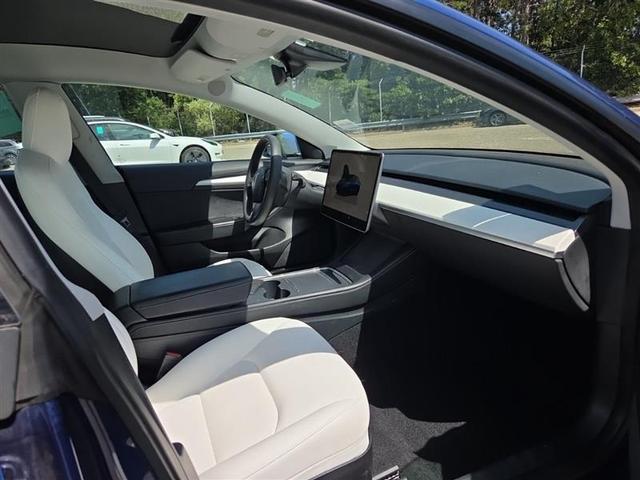 Photo of 2022 Deep Blue Metallic Tesla Model 3