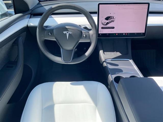 Photo of 2023 Pearl White Multi-Coat Tesla Model Y