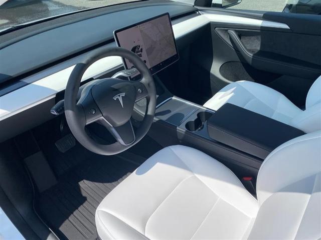 Photo of 2023 Pearl White Multi-Coat Tesla Model Y