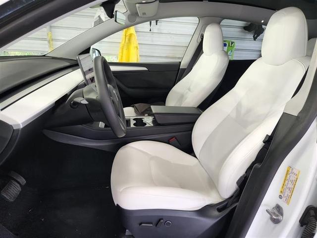 Photo of 2024 Pearl White Multi Tesla Model Y