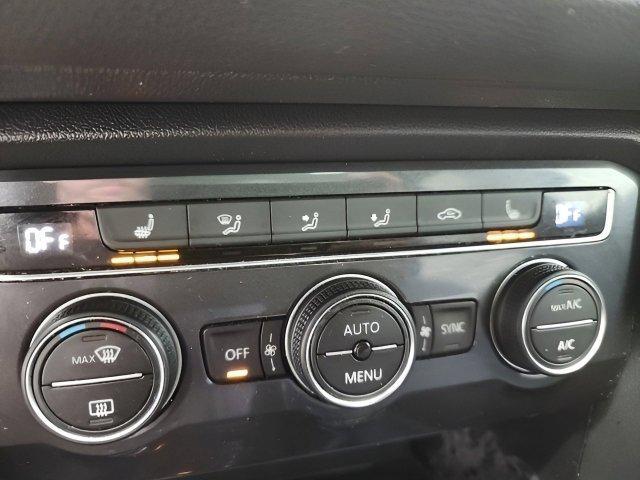 Photo of 2021 Deep Black Pearl Volkswagen Tiguan
