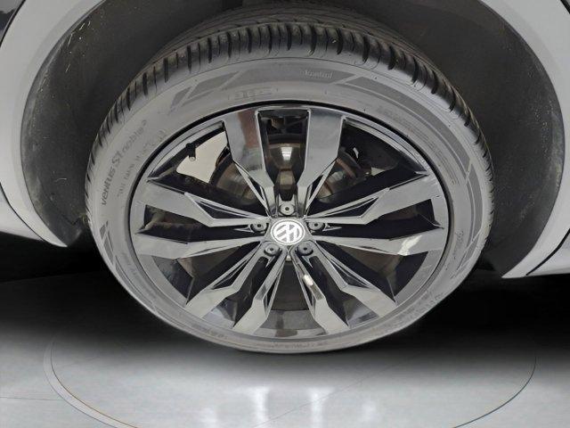 Photo of 2021 Deep Black Pearl Volkswagen Tiguan
