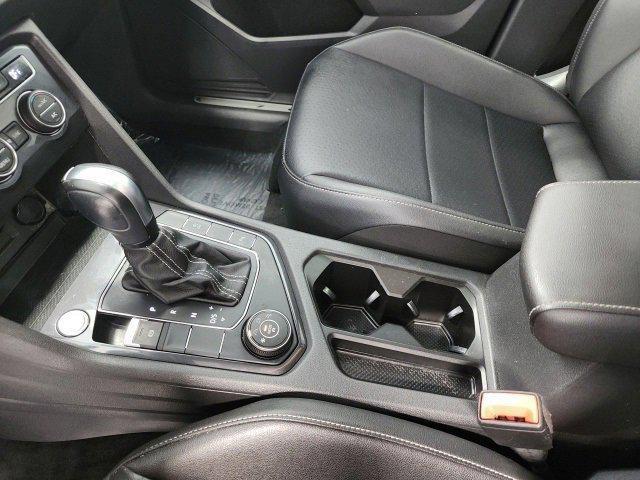 Photo of 2021 Deep Black Pearl Volkswagen Tiguan