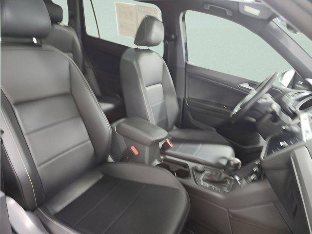 Photo of 2021 Deep Black Pearl Volkswagen Tiguan