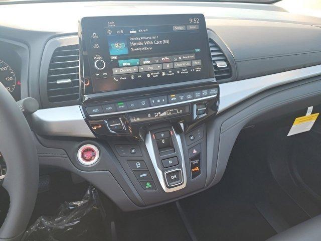 Photo of 2026 Platinum White Pearl Honda Odyssey