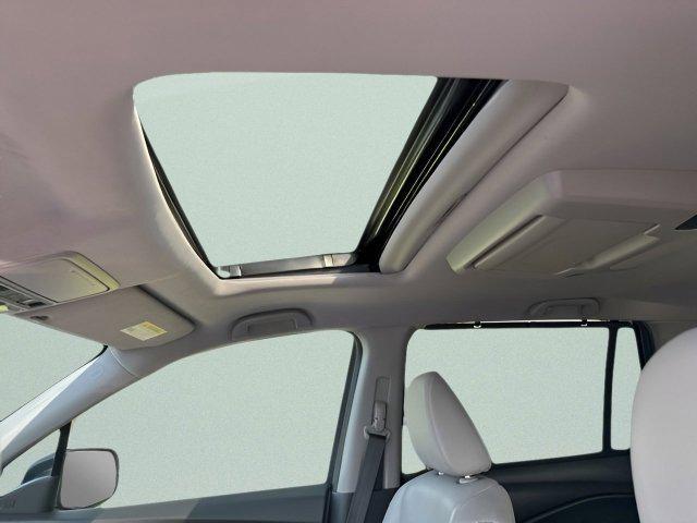 Photo of 2020 Obsidian Blue Pearl Honda Pilot