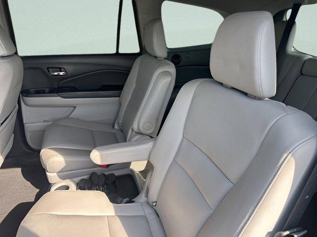 Photo of 2020 Obsidian Blue Pearl Honda Pilot
