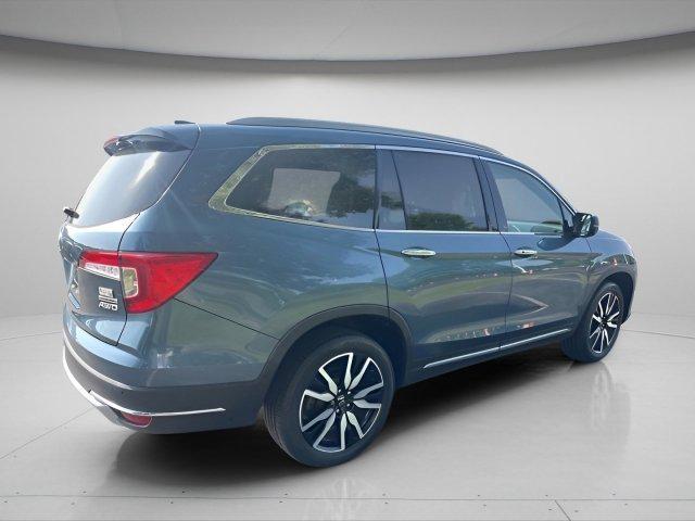 Photo of 2020 Obsidian Blue Pearl Honda Pilot