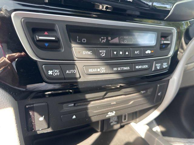 Photo of 2020 Obsidian Blue Pearl Honda Pilot