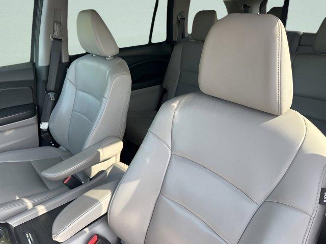Photo of 2020 Obsidian Blue Pearl Honda Pilot