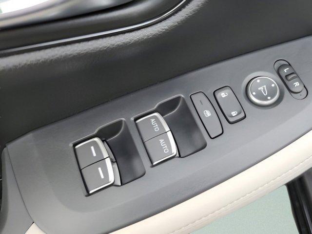 Photo of 2026 Platinum White Pearl Honda HR-V