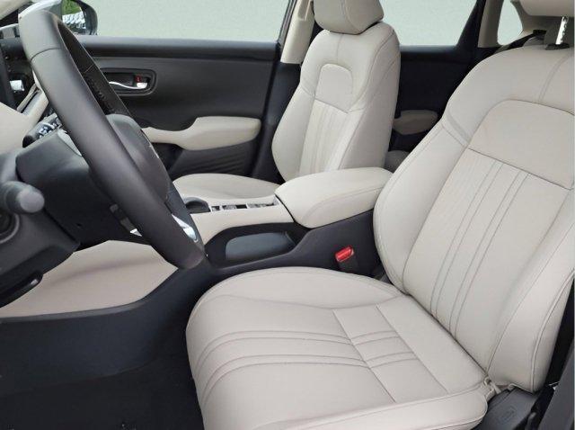 Photo of 2026 Platinum White Pearl Honda HR-V