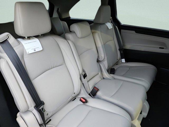Photo of 2026 Radiant Red Metallic II Honda Odyssey