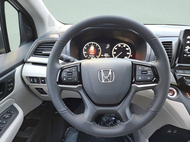 Photo of 2026 Radiant Red Metallic II Honda Odyssey
