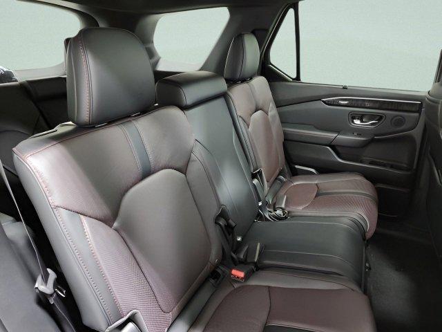 Photo of 2025 Platinum White Pearl Honda Pilot