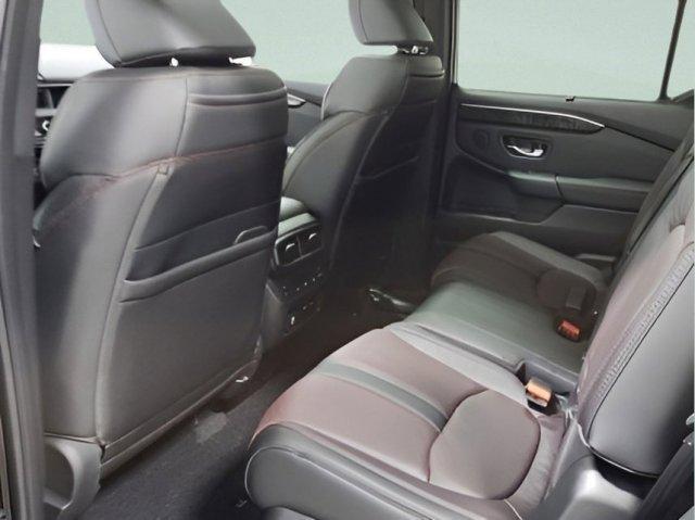 Photo of 2025 Platinum White Pearl Honda Pilot