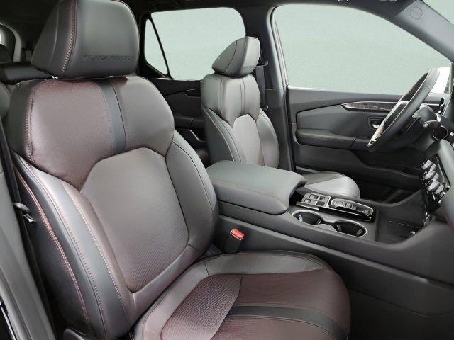 Photo of 2025 Platinum White Pearl Honda Pilot