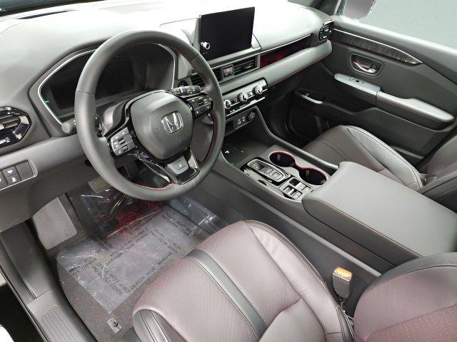 Photo of 2025 Platinum White Pearl Honda Pilot
