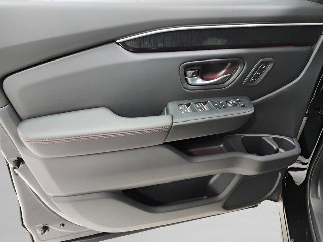 Photo of 2025 Platinum White Pearl Honda Pilot