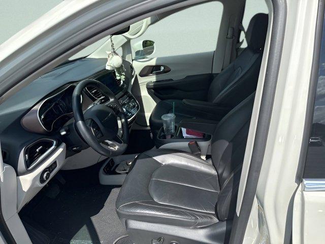 Photo of 2017 Tusk White Chrysler Pacifica