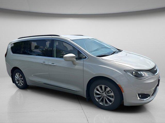 Photo of 2017 Tusk White Chrysler Pacifica