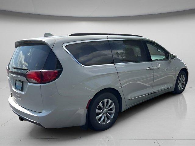 Photo of 2017 Tusk White Chrysler Pacifica