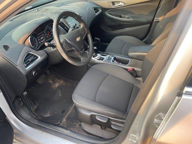 Photo of 2016 Silver Ice Metallic Chevrolet Cruze