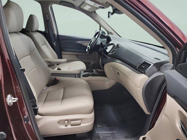 Photo of 2019 Deep Scarlet Pearl Honda Pilot