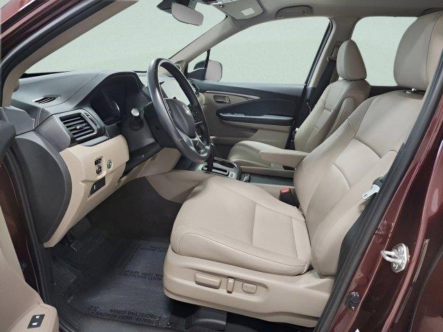 Photo of 2019 Deep Scarlet Pearl Honda Pilot