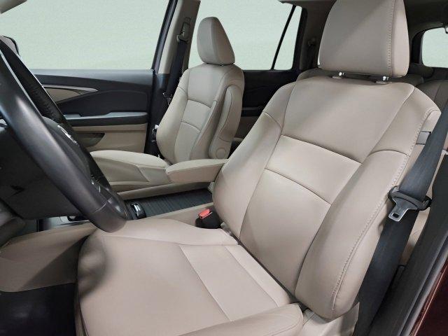 Photo of 2019 Deep Scarlet Pearl Honda Pilot