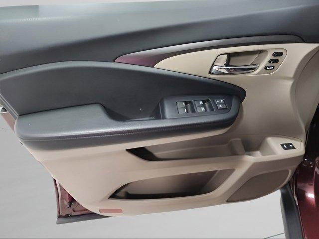 Photo of 2019 Deep Scarlet Pearl Honda Pilot