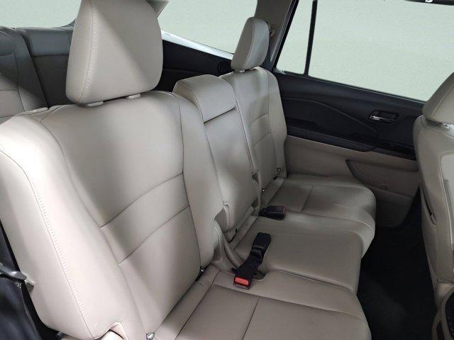 Photo of 2019 Deep Scarlet Pearl Honda Pilot