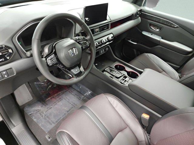 Photo of 2025 Platinum White Pearl Honda Pilot