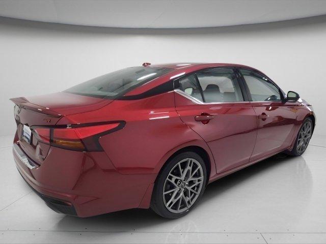 Photo of 2023 Scarlet Ember Tintcoat Nissan Altima